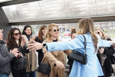 POČINJE SUĐENJE ANĐELI JOVANOVIĆ: Lečić je TUŽIO, glumice došle da je PODRŽE - Milena Radulović je nagradila GROMOGLASNIM APLAUZOM! (VIDEO)