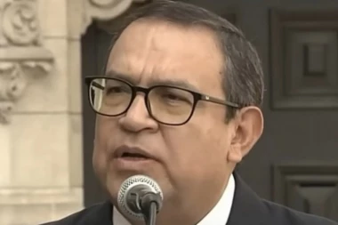 PREMIJER IZNENADA PODNEO OSTAVKU: Uhvaćen kako pomaže ženi da dobije BRDO PARA od vlade