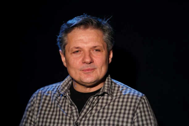 SIN NEBOJŠE DUGALIĆA NASTUPA NA EVROVIZIJI! Mladi pijanista brani boje naše zemlje, glumac ponosan: "Ne postoji veća sreća!"