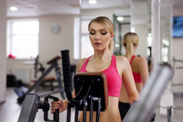 ZAŠTO NE SMETE DA VEŽBATE SA ŠMINKOM: Stručnjaci tvrde da može imati STRAŠNE posledice po kožu