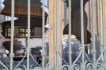 DEMONSTRANTI U MEKSIKU UPALI PREDSEDNIČKU PALATU: Razvalili vrata dok je predsednik držao konferenciju za novinare (FOTO+VIDEO)