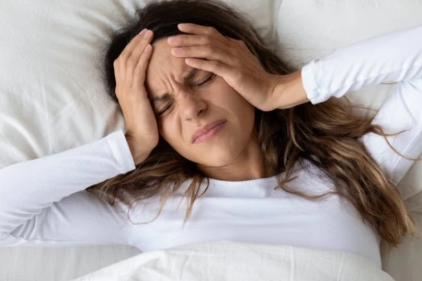 ČIM USTANETE PRAVITE OVU FATALNU GREŠKU: Zbog nje tokom celog dana imamo GLAVOBOLJU i STRES!