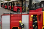 POZNATO ZAŠTO SE ZAPALIO AUTOBUS: Vatrenu stihiju gasili putnici, smrad se širio od Sremčice! (VIDEO)