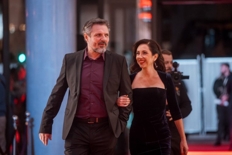 Nebojša dugalić i Paulina Manov na crvenom tepihu