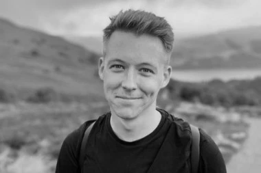 UMRO POZNATI VODITELJ! Iznenadna smrt u 32. godini zavijena VELOM MISTERIJE!