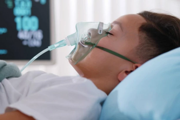 DEČAK (4) PREŽIVEO SKIDANJE SA APARATA ZA ODRŽAVANJE ŽIVOTA: Lekari ostali u potpunom šoku, ovo im nikako nije jasno!