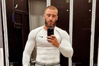 ZBOG OVOGA OTKIDAJU ZA MENSUROM: Procurila Ajdarpašićeva fotka iz SVLAČIONICE - SVE PUCA! (FOTO)