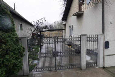 TRI DANA LEŽAO MRTAV U KUĆI, NJEGOVO TELO PRONAŠAO PRIJATELJ! Detalji ubistva u Rumi: Na zidovima bilo puno krvi, borio se protiv ubice?