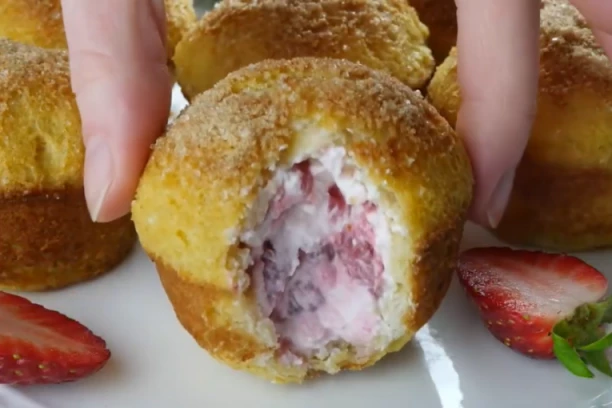 RECEPT ZA MAFINE OD STAROG HLEBA: Zaboravićete na stare prženice, ovo će vam postati DORUČAK broj jedan!