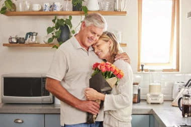 MUŠKARCI NAJČEŠĆE POKLANJAJU OVO CVEĆE ZA OSMI MART: Kada pročitate šta vam stvarno poručuju PAŠĆETE u razmišljanje