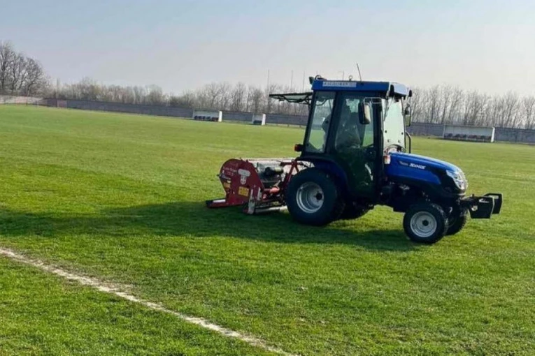 USLOVI NA STADIONU SU SVE BOLJI: Nakon radova na renoviranju klupskih prostorija, velika pažnja se posvetila sanaciji samog terena!