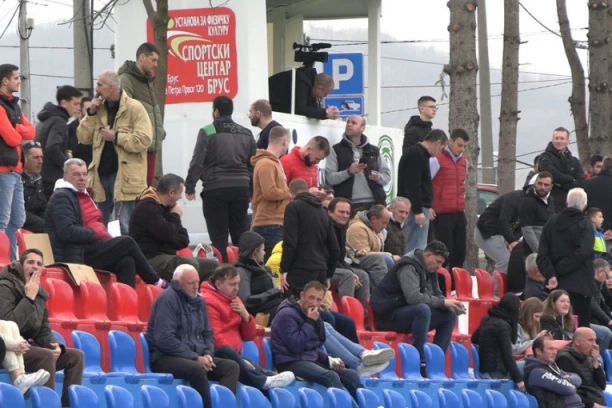 DA SE POTVRDI DERBI TROJKA: Lider novom pobedom želi da se učvrsti na vrhu tabele - u Brusu se ispisuju nove stranice fudbalske istorije! (FOTO GALERIJA)