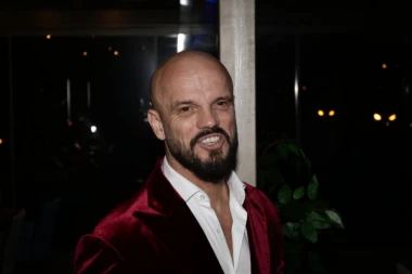 SIN BOBANA RAJOVIĆA SE KRIJE SA DEVOJKOM: Uhvatili smo zgodnog fudbalera u Zagrebu, uživa sa OVOM lepoticom! (VIDEO)