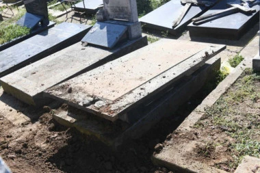 SLUČAJ OBAVIJEN VELOM MISTERIJE: Lav sahranjen BEZ OBELEŽJA, ni grobari nisu znali KO JE POKOJNIK: Detalji sahrane muškarca koji je NAJVEROVATNIJE ZBOG SEKTE ženu i decu poslao u smrt!