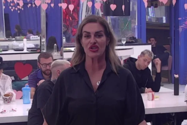 NJOJ ZA LJUBAV ODRŽAO KONCERT, A ONA GA NAZVALA MALOUMNIM: Posle ovog ispada Kačavendu će MRZETI cela nacija!