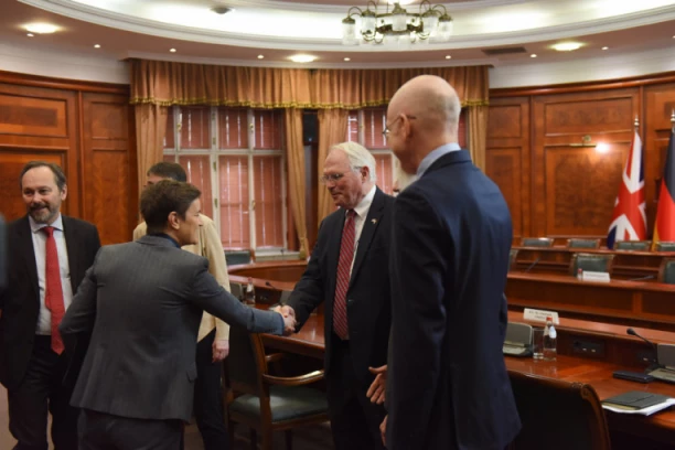 Premijerka Ana Brnabić se sastala sa ambasadorima Kvinte! (FOTO)
