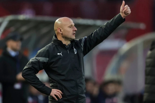 PARTIZAN BEZ DULJAJA IDE NA MEGDAN ZVEZDI: Poznato ko će biti na klupi crno-belih protiv večitog rivala!