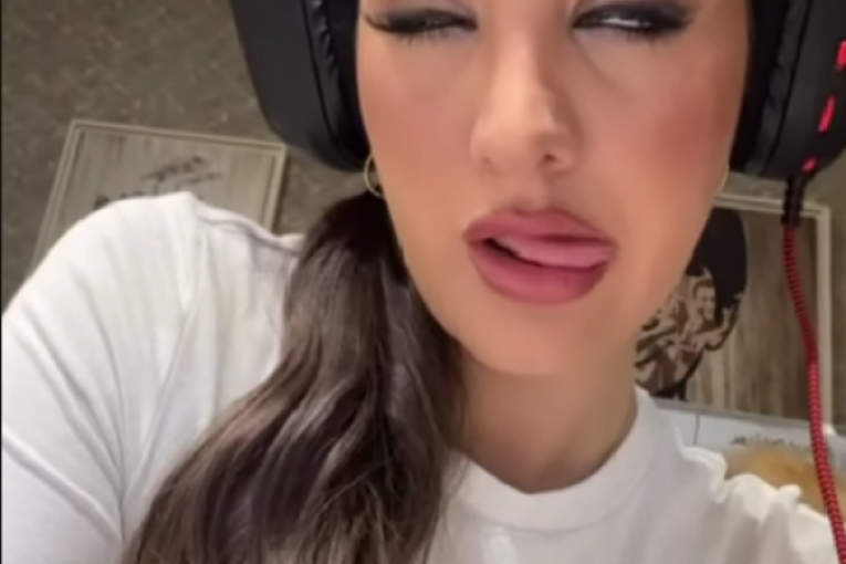 Anđela Đuričić banana