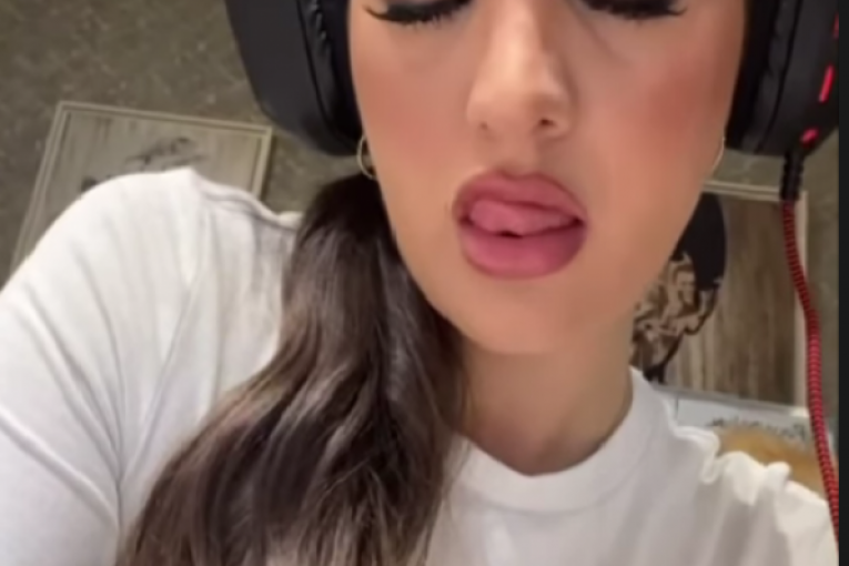 Anđela Đuričić banana