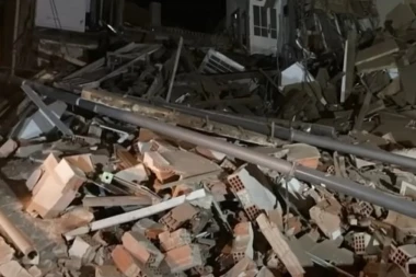 SRUŠILA SE ZGRADA U CENTRU GRADA! Spasioci pohitali na lice mesta, građani u šoku (VIDEO)