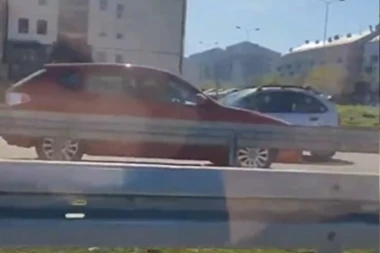 ŽENA VOZI U SUPROTNOM SMERU I KEZI SE! Jeziv snimak sa auto-puta Miloš Veliki! (VIDEO)