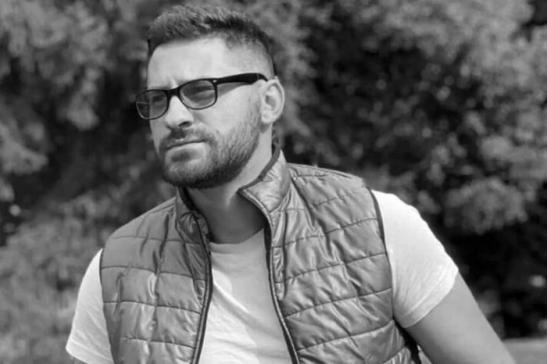 POTRESNE SCENE - POSLEDNJI POZDRAV MLADOM KAMIONDŽIJI VLADIMIRU! Kolege se oprostile od njega na OVAJ način! (VIDEO)