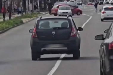 DA LI JE OVO REALNO? BAHATIM VOZAČIMA NEMA KRAJA! Muškarac sa troje dece u vozilu pravi karambol na Konjarniku! (VIDEO)