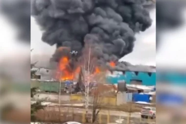 ŠOKANTNO: Ukrajinski dron oboren iznad Sankt Peterburga, izbio ogroman požar! (VIDEO)