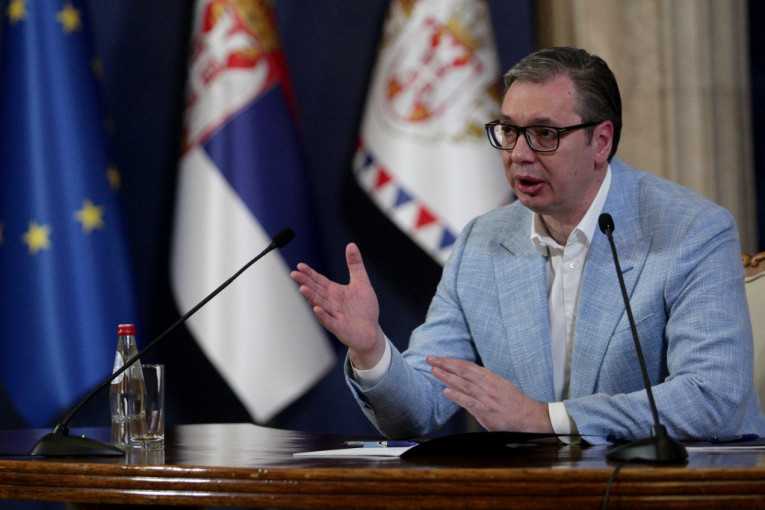 VUČIĆ SUTRA U KURŠUMLIJI: Predsednik obilazi fabriku Borbeni složeni sistemi