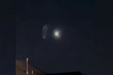 DA LI JE OVO NLO!? Porodica snimila misteriozni objekat na nebu iznad svoje kuće! CEO GRAD NA NOGAMA! (VIDEO)