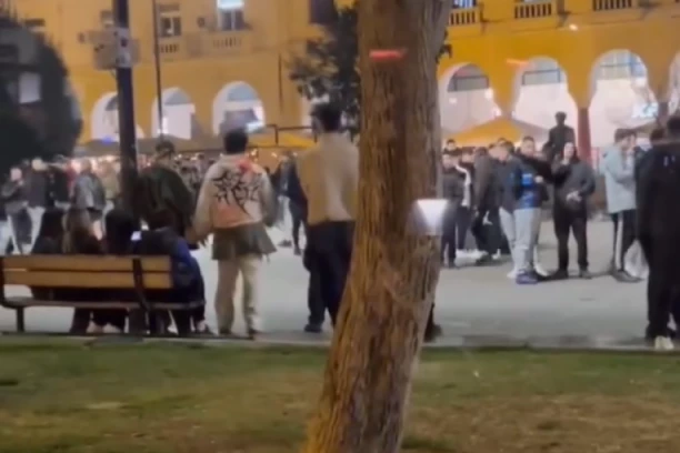 HAOS NA ULICAMA SOLUNA: Hiljade Grka izašlo na ulice nakon napada na transrodni par (VIDEO)