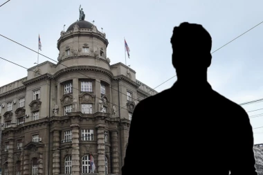 OVA ZANOSNA BRINETA JE SUPRUGA POZNATOG POLITIČARA! Ministar podelio fotografiju sa lepšom polovinom - DRUŠTVENE MREŽE SE USIJALE (FOTO)