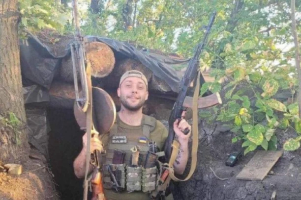 BRITANSKI PLAĆENIK U UKRAJINI PRONAĐEN MRTAV: Majka tvrdi da nije dobio adekvatnu pomoć, a inspiraciju za odlazak u rat dobio od poznate političarke