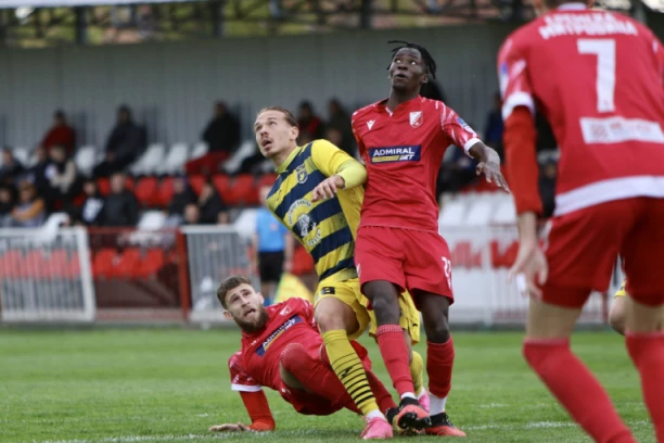 "ADMIRALBET ARENA" JE OVOGA PROLEĆA NEOSVOJIVA TVRĐAVA: Blagojević autogolom rešio komšijski derbi - iz Sremske Mitrovice se vidi i elita!