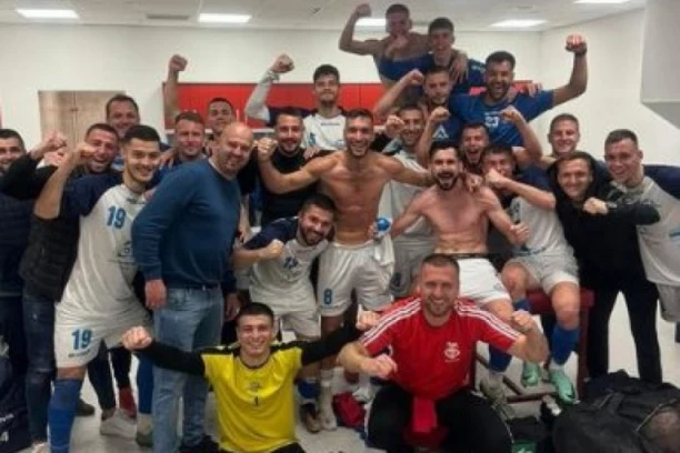 "KAMIONDŽIJE" SLAVILE NA TERENU VELIKOG RIVALA: Trka u dvoje se nastavlja! Ko će prvi pokleknuti?