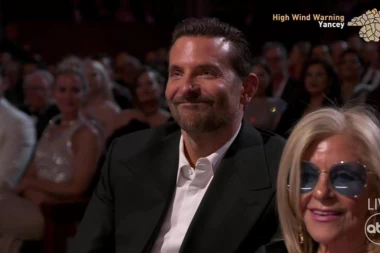 MAMIN SIN: Miljenik žena proglašen najvećim LUZEROM Oskara, a evo sa kim se pojavio na CRVENOM TEPIHU!