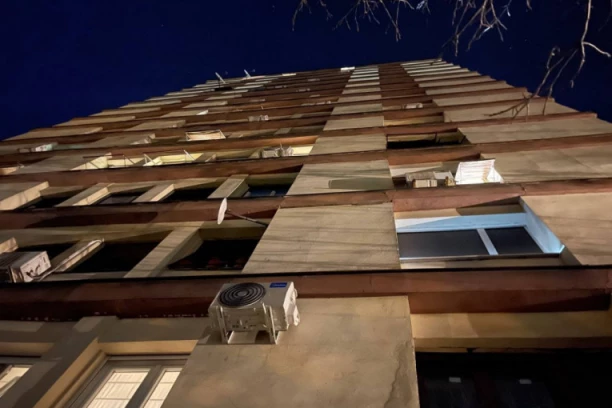 MUŠKARAC SKOČIO SA 11. SPRATA! Komšije čule strašnu buku, a onda je usledio koban poziv!