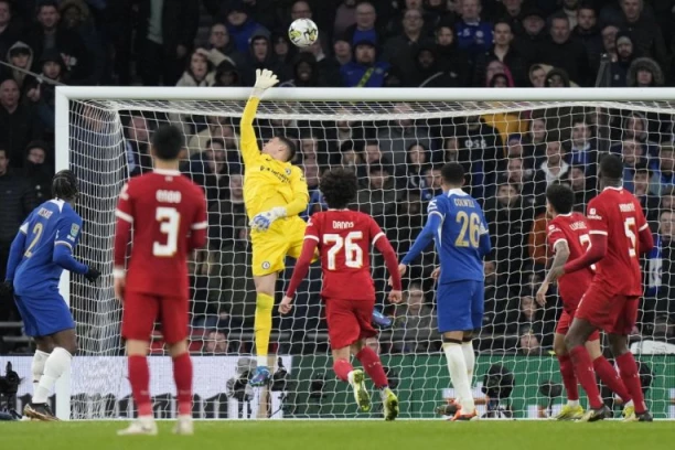 ENGLEZI TERAJU SRBINA KOJI IH JE SPAŠAVAO PROPASTI! Novi trener odmah otpisao našeg golmana!