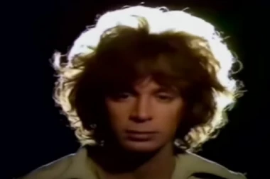 UMRO ERIK KARMEN! Legendarni pevač preminuo u SNU, supruga se oprostila od njega emotivnim rečima: Verna i zauvek!