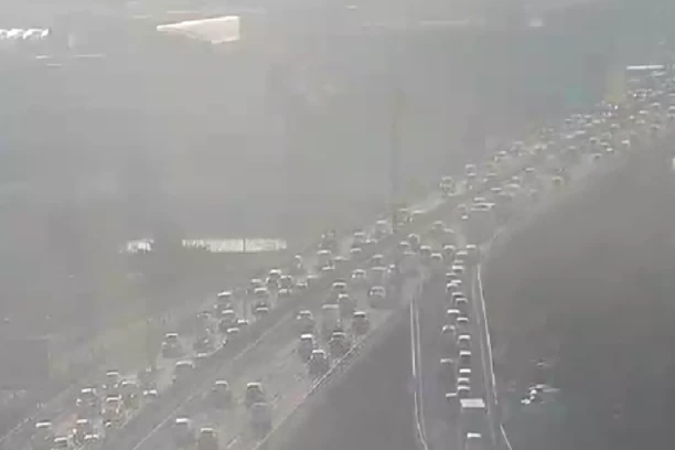 GUŽVE I ZASTOJ U BEOGRADU! Na mostovima kolaps, saobraćaj usporen i ovog jutra! (FOTO)