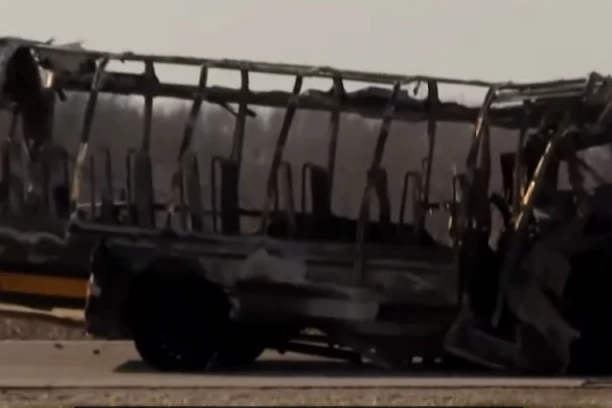 IMA MRTVE DECE! Bombaš-samoubica razneo školski autobus!
