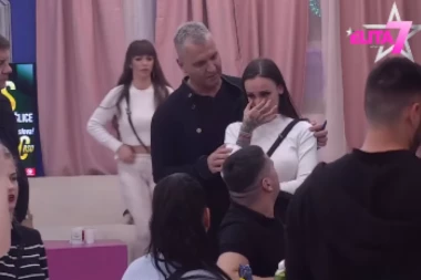 HITNO PREKINUTA EMISIJA, TEODORA PALA U HISTERIJU: Jecaji odzvanjali imanjem u Šimanovcima, ukućani odmah dojurili!