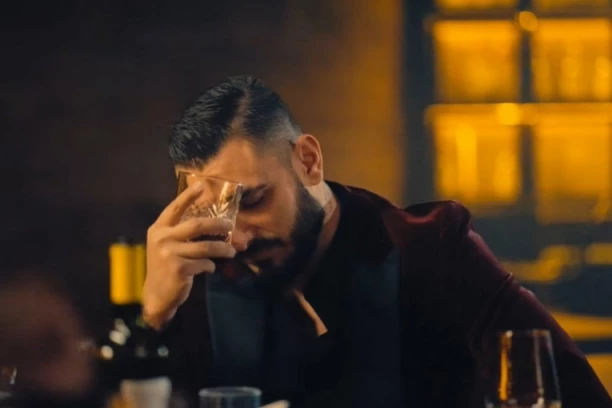 HOĆU DA PRESTANEM DA PIJEM, ALI NIKAKO NE MOGU! Ispovest Darka Lazića o porocima! Evo šta mu se stalno dešava posle saobraćajke! (FOTO)