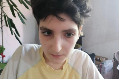 SAMO TATA O NJEMU BRINE! Dušan ima tumor na mozgu, zbog kojeg ne vidi, ne hoda...! Pomozimo mu, odmah ukucajte 199 i pošaljite na 2407!