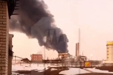 UKRAJINCI NASTAVLJAJU SA NAPADIMA NA RUSIJU: Gori rafinerija u Rjazanju, ima žrtava (VIDEO)