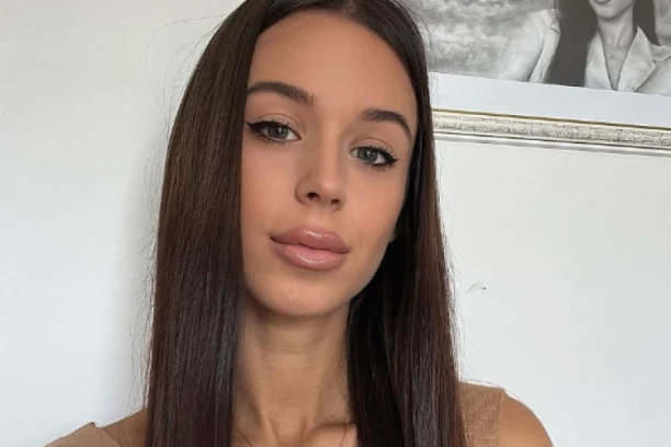 MARIJI JE PROŠLE GODINE UMRLA BEBA U STOMAKU, GRCALA JE U SUZAMA, A SADA: Jednom FOTOGRAFIJOM je sve raznežila, svi joj ČESTITAJU (FOTO)