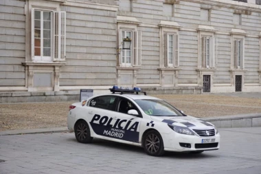 SRBIN SKOČIO U MORE BEŽEĆI OD POLICIJE: "Pao" zbog droge, a saradnici bacali kokain u vodu kako bi se oslobodili tereta! AKCIJA "ČAVKA"