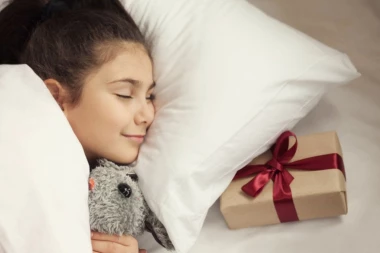 VEČERAS OBAVEZNO OVO STAVITE POD JASTUK: Najjednostavnijim trikom privucite SVE što želite!