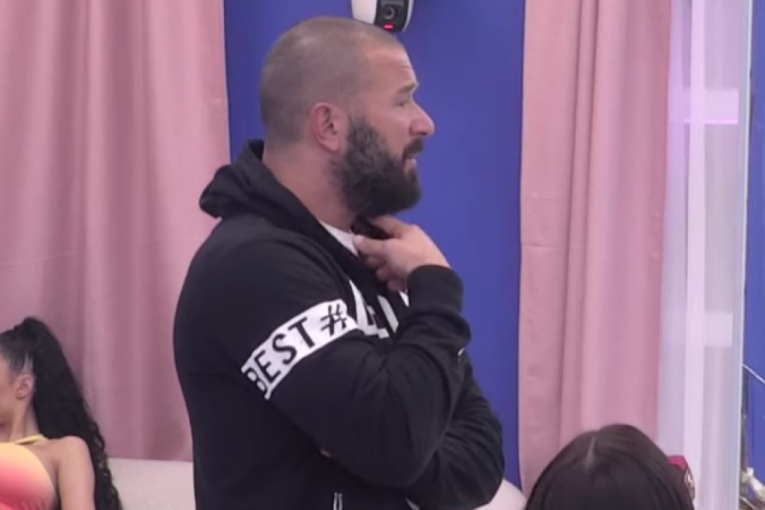 Nikola Lakić plače zbog majke