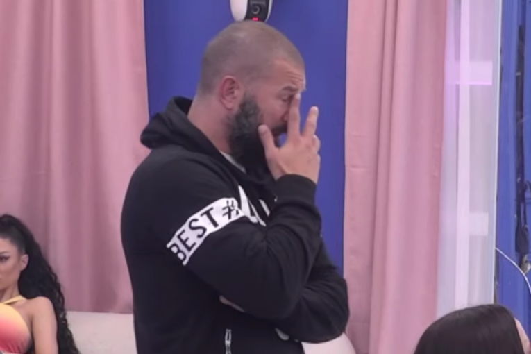 Nikola Lakić plače zbog majke